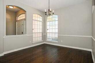 241 Maplewood Dr in Jacksonville, FL - Foto de edificio - Building Photo