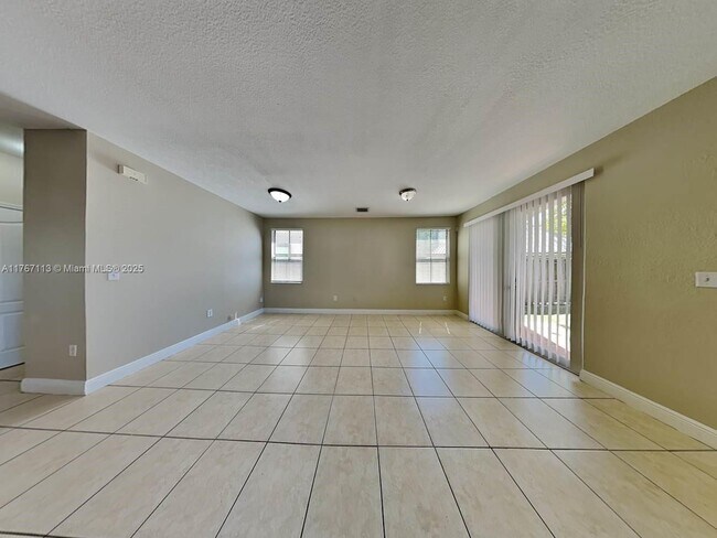3928 SW 69th Ave in Miami, FL - Building Photo - Building Photo
