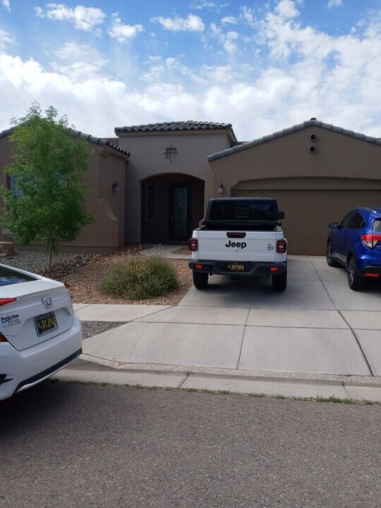 6936 Yukon Rd NE in Rio Rancho, NM - Foto de edificio