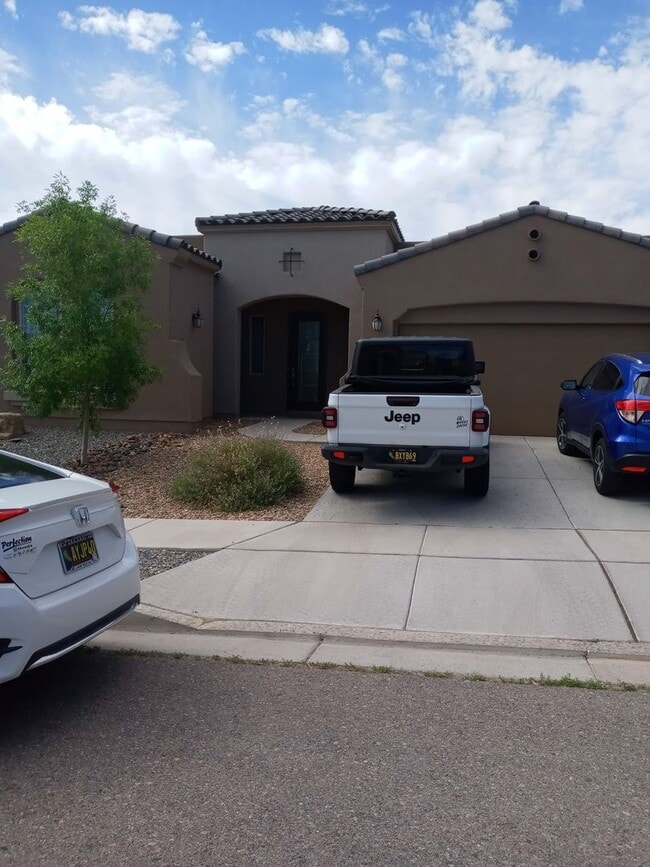 property at 6936 Yukon Rd NE