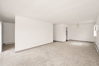 Carriage Creek Apartments in Richton Park, IL - Building Photo - Building Photo