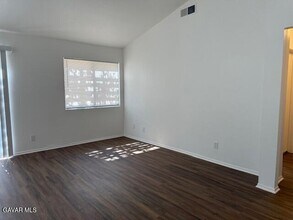 38057 Meadowlark Ln in Palmdale, CA - Building Photo - Building Photo