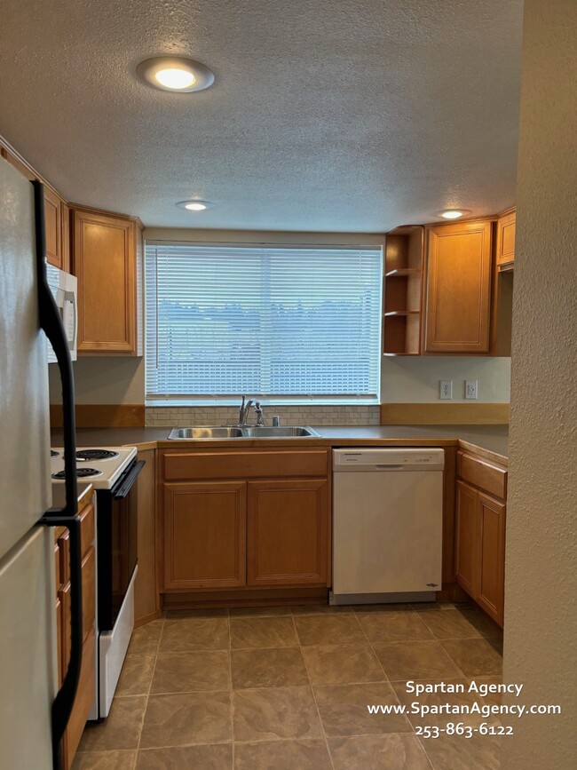 5513 108th Avenue Ct E in Puyallup, WA - Foto de edificio - Building Photo