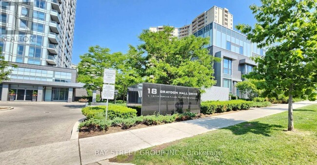 18-518 Graydon Hall Dr in Toronto, ON - Building Photo - Building Photo