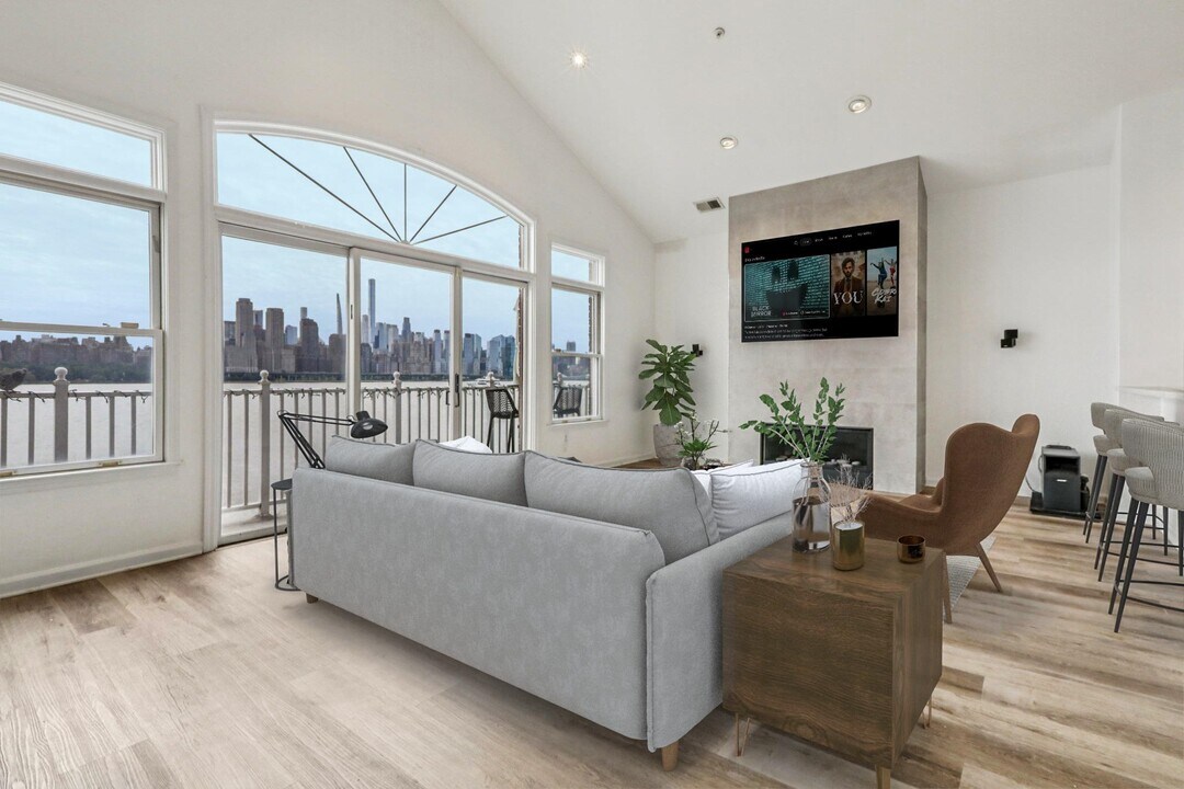 22 Lydia Dr in Guttenberg, NJ - Building Photo