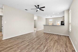 508 Crane Crest Dr in Jarrell, TX - Building Photo - Building Photo