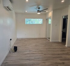 14752 Vincennes St in Panorama City, CA - Foto de edificio - Building Photo