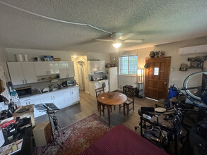 200 Whitethorn Dr in Miami Springs, FL - Building Photo - Building Photo