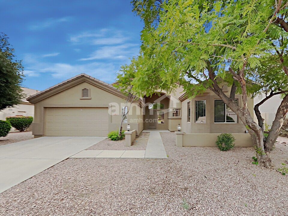 8027 W Clara Ln in Peoria, AZ - Building Photo