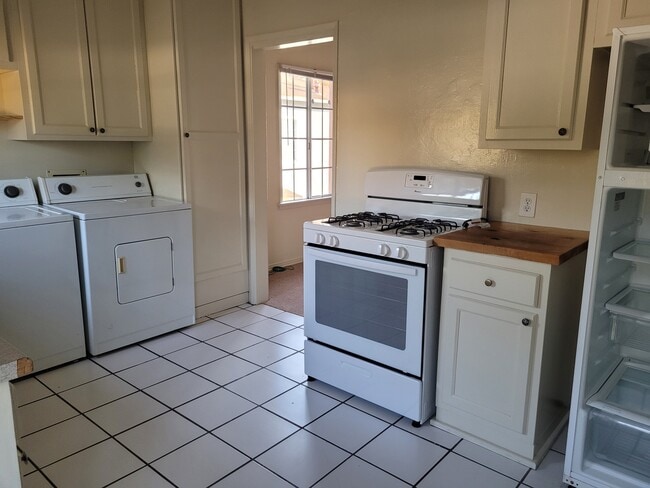 5554 Kinston Ave, Unit 5558 in Culver City, CA - Building Photo - Building Photo