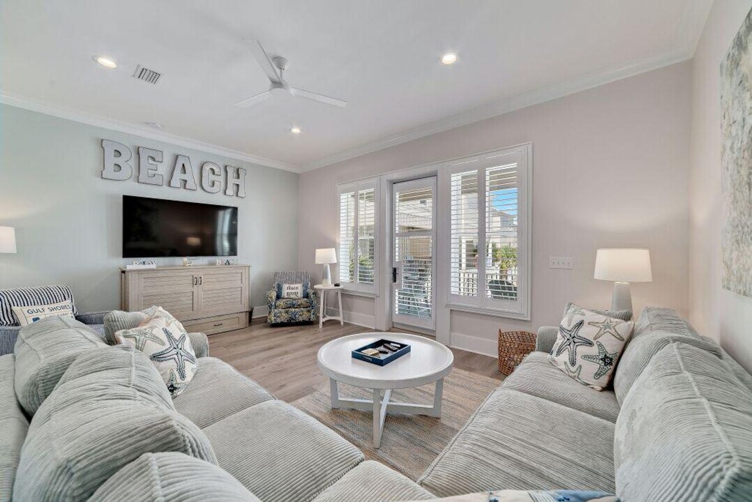 1592 W Beach Blvd in Gulf Shores, AL - Foto de edificio