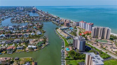 11030 Gulf Shore Dr in Naples, FL - Building Photo - Building Photo