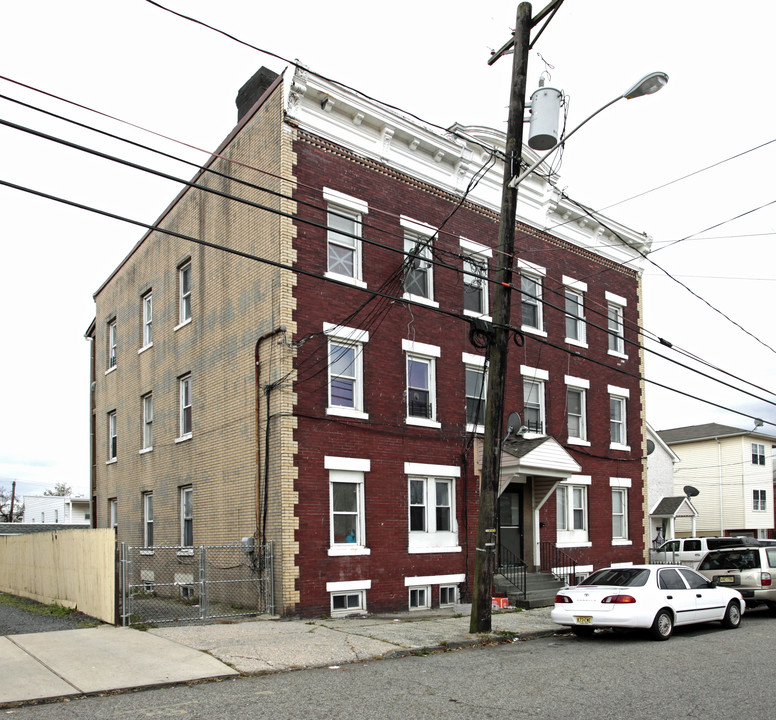 376 Prospect St in Perth Amboy, NJ - Building Photo