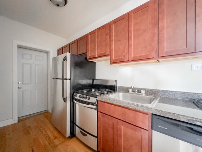 956 W Cornelia Ave in Chicago, IL - Building Photo - Building Photo
