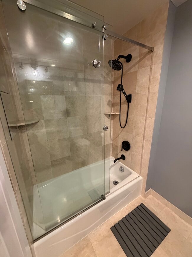 600 12th St, Unit Furnished Apt in Palisades Park, NJ - Foto de edificio - Building Photo