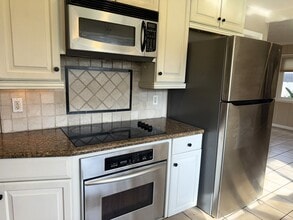 454 W Twain Ave in Fresno, CA - Building Photo - Building Photo