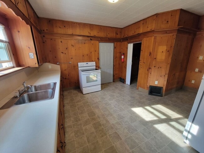 105 Seymour St in Kaukauna, WI - Building Photo - Building Photo