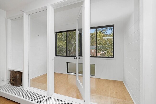 38 Juniper St, Unit 96 in Brookline, MA - Foto de edificio - Building Photo