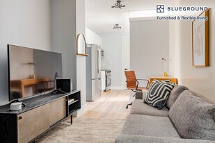 161 W 54th St in New York, NY - Building Photo