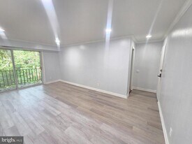 12658 Dara Dr in Woodbridge, VA - Building Photo