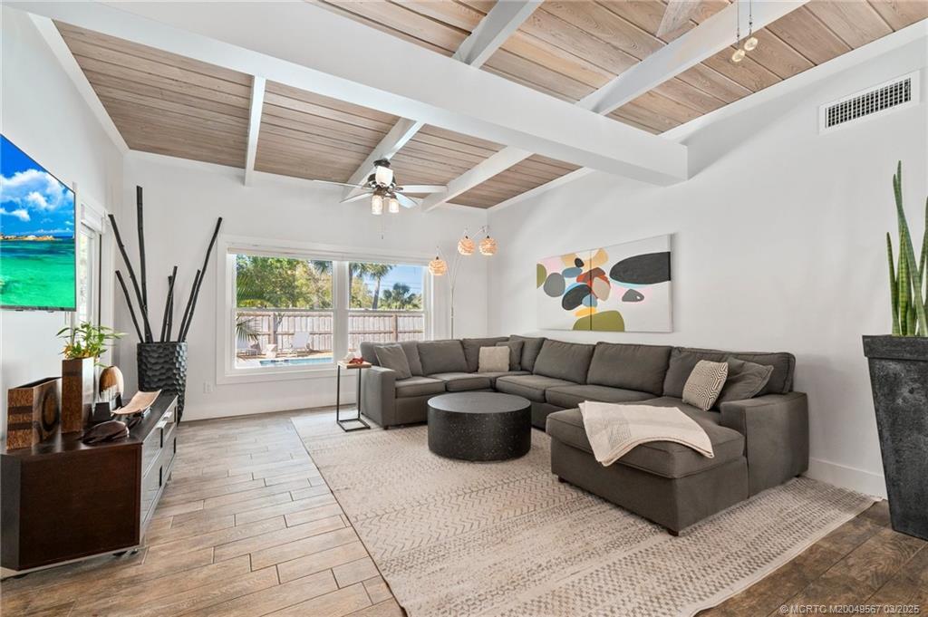 530 S Manor Dr in Stuart, FL - Building Photo