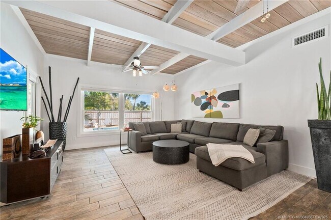 property at 530 S Manor Dr