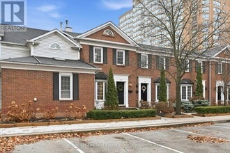 1280 Maple Crossing Blvd in Burlington, ON - Building Photo - Building Photo