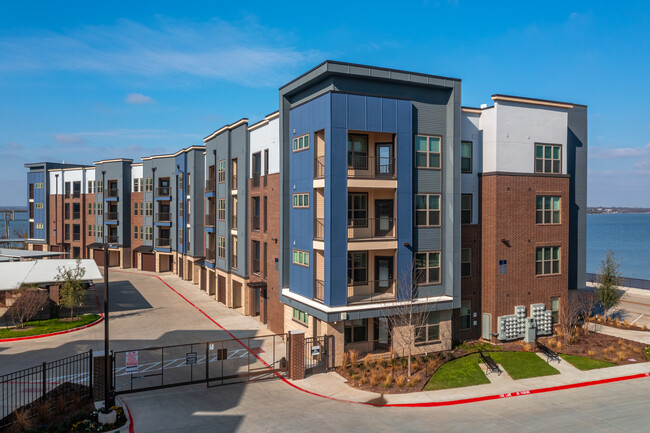 Lakeview Pointe Apartments in Garland, TX - Foto de edificio - Building Photo