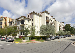 Village Park in Coral Gables, FL - Building Photo - Building Photo