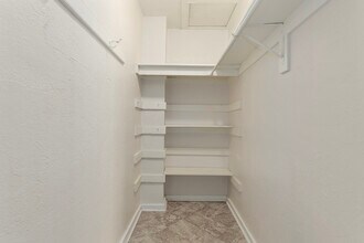 9711 E 18th St S, Unit 1801 in Independence, MO - Building Photo - Building Photo