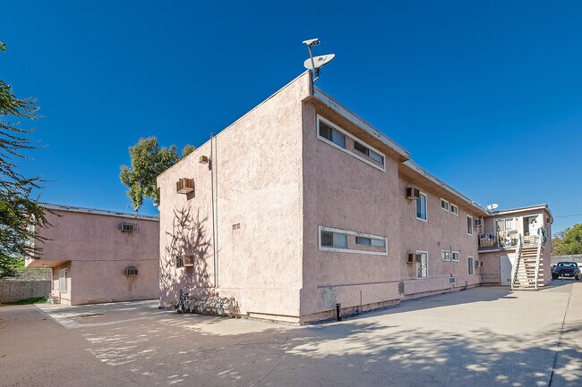 9121 Orion Ave in North Hills, CA - Building Photo - Building Photo