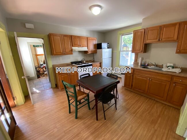 569 Main St, Unit 1