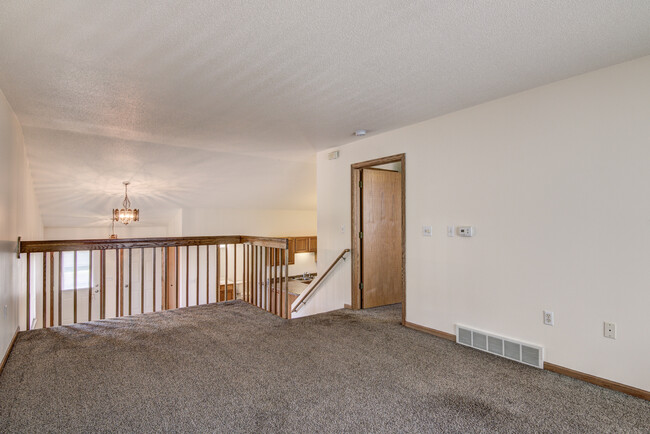 1130 Weatherridge Rd, Unit 1 in Chippewa Falls, WI - Foto de edificio - Building Photo