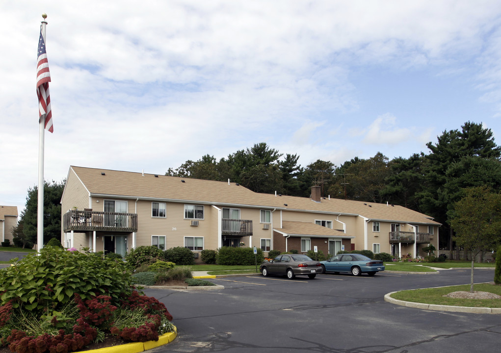 Essex Village Apartments in North Kingstown, RI - Building Photo