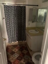 6151 Reseda Blvd, Unit 5 in Tarzana, CA - Building Photo - Building Photo