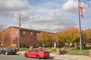 Packer Park Court in Philadelphia, PA - Building Photo