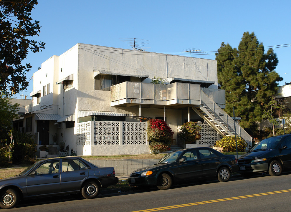 401 E Oakwood Ave in Los Angeles, CA - Building Photo