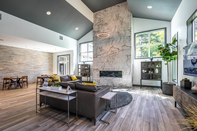 Gateway Apartments in Everett, WA - Foto de edificio - Lobby