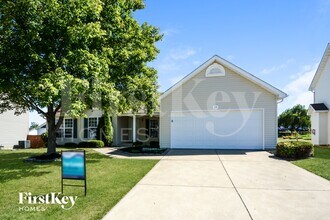 310 Rustic Oaks Dr in Wentzville, MO - Foto de edificio - Building Photo