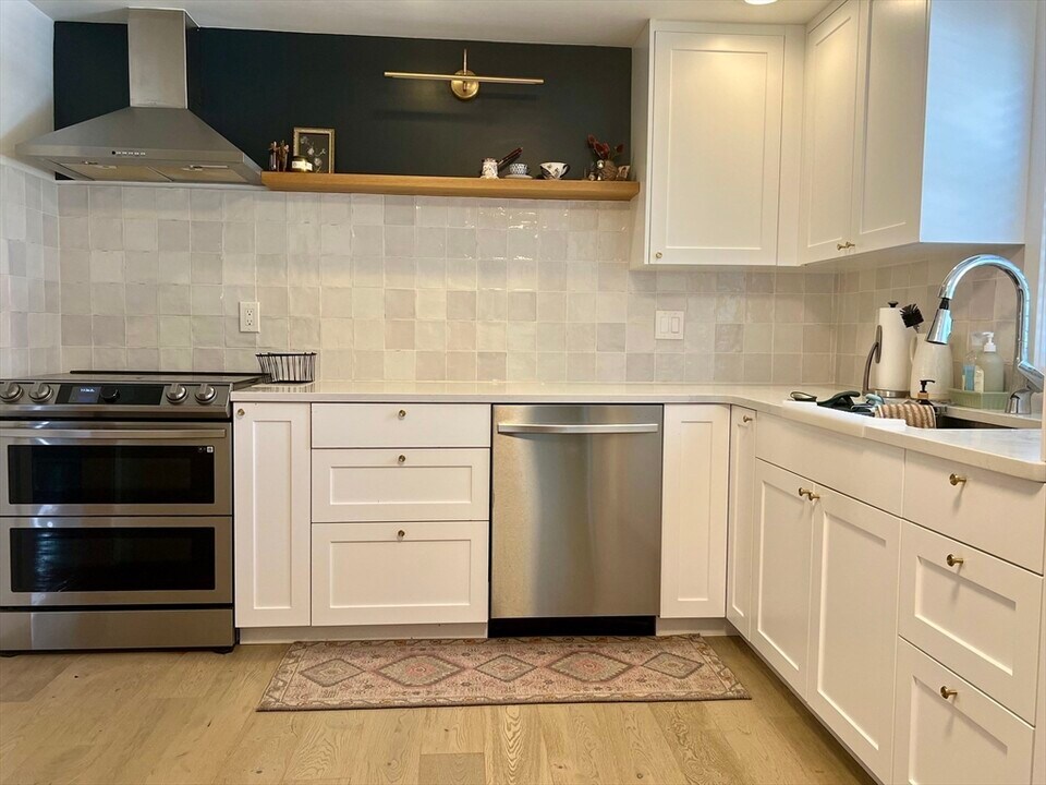 113 Cambridge St in Winchester, MA - Building Photo