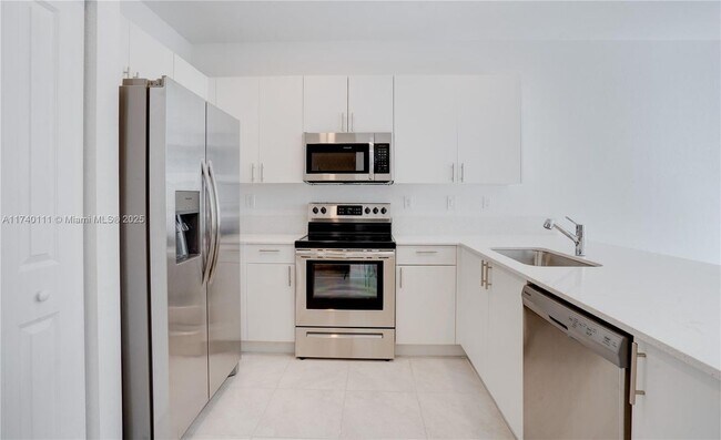 23505 SW 129th Path in Princeton, FL - Building Photo - Building Photo
