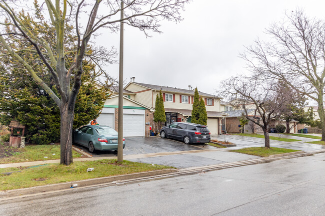 67 Grenbeck Dr in Toronto, ON - Building Photo - Building Photo