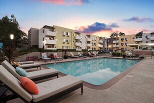 Mira Monte in San Diego, CA - Building Photo