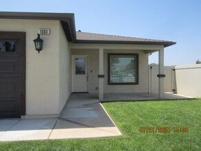 1593 Hillcrest Ave in Riverside, CA - Building Photo - Building Photo