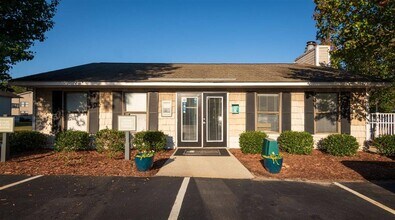 Lakehurst Apartments in Spring Lake, NC - Building Photo - Building Photo