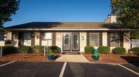 Lakehurst Apartments in Spring Lake, NC - Foto de edificio - Building Photo