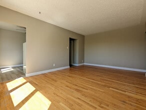 Heritage Trail Apartments 3 in Edmonton, AB - Building Photo - Building Photo