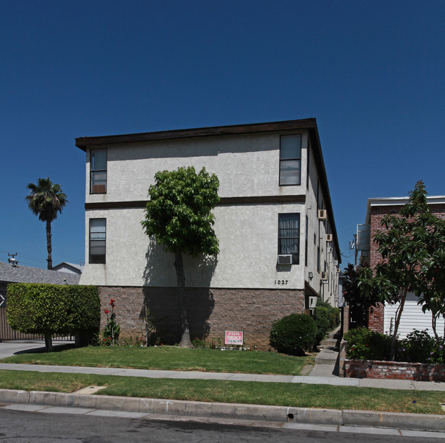 1027 Elm Ave in Glendale, CA - Foto de edificio - Building Photo