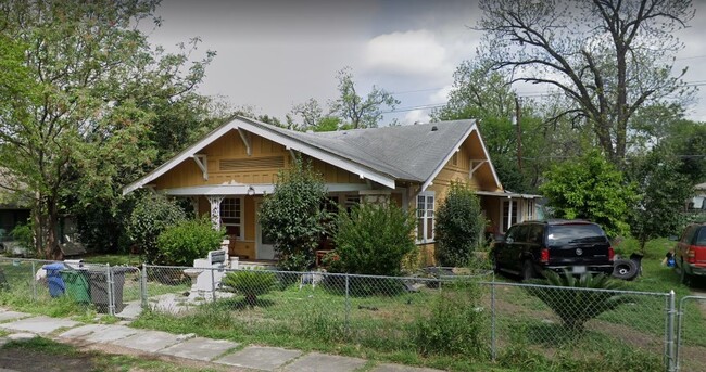 215 Avondale Ave in San Antonio, TX - Building Photo - Building Photo