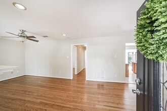 2411 Wroxton Rd in Houston, TX - Building Photo - Building Photo